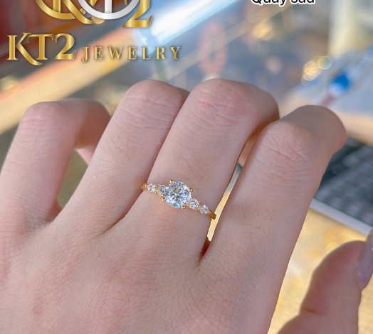 Nhẫn Kiểu Hột Trắng 3 Phân 8